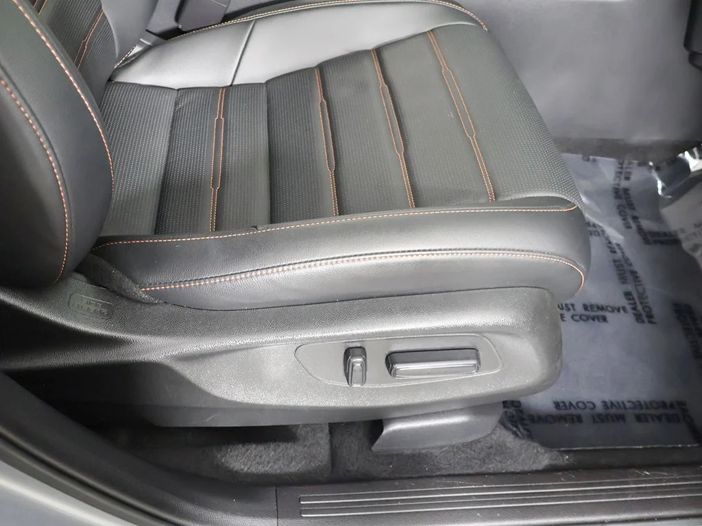 Used 2025 Solar Silver Metallic Honda Sport-L image 33