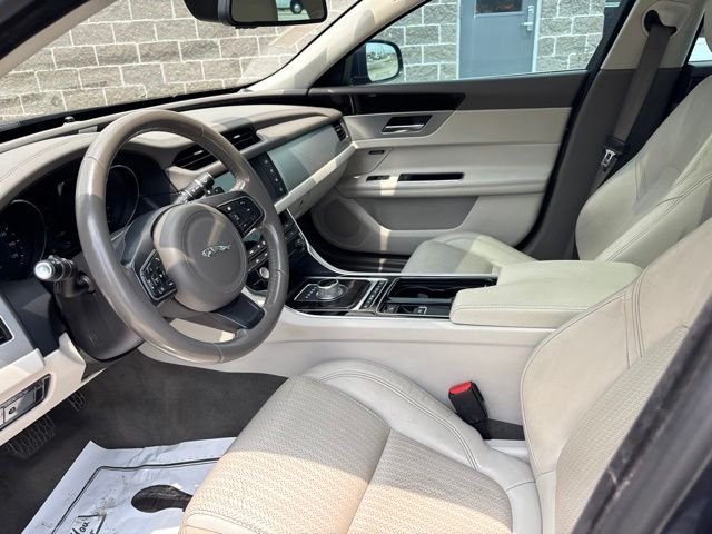 Used 2016 Dark Sapphire Jaguar 35t Prestige image 17
