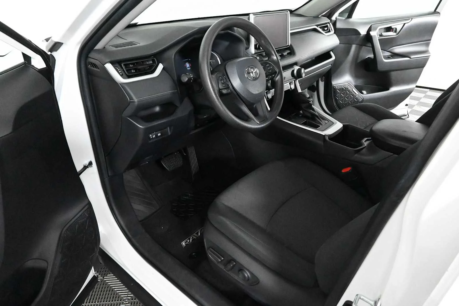 Used 2024 Ice Cap Toyota XLE image 15