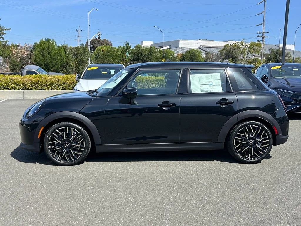 New 2026 Midnight Black II Metallic MINI Iconic image 2