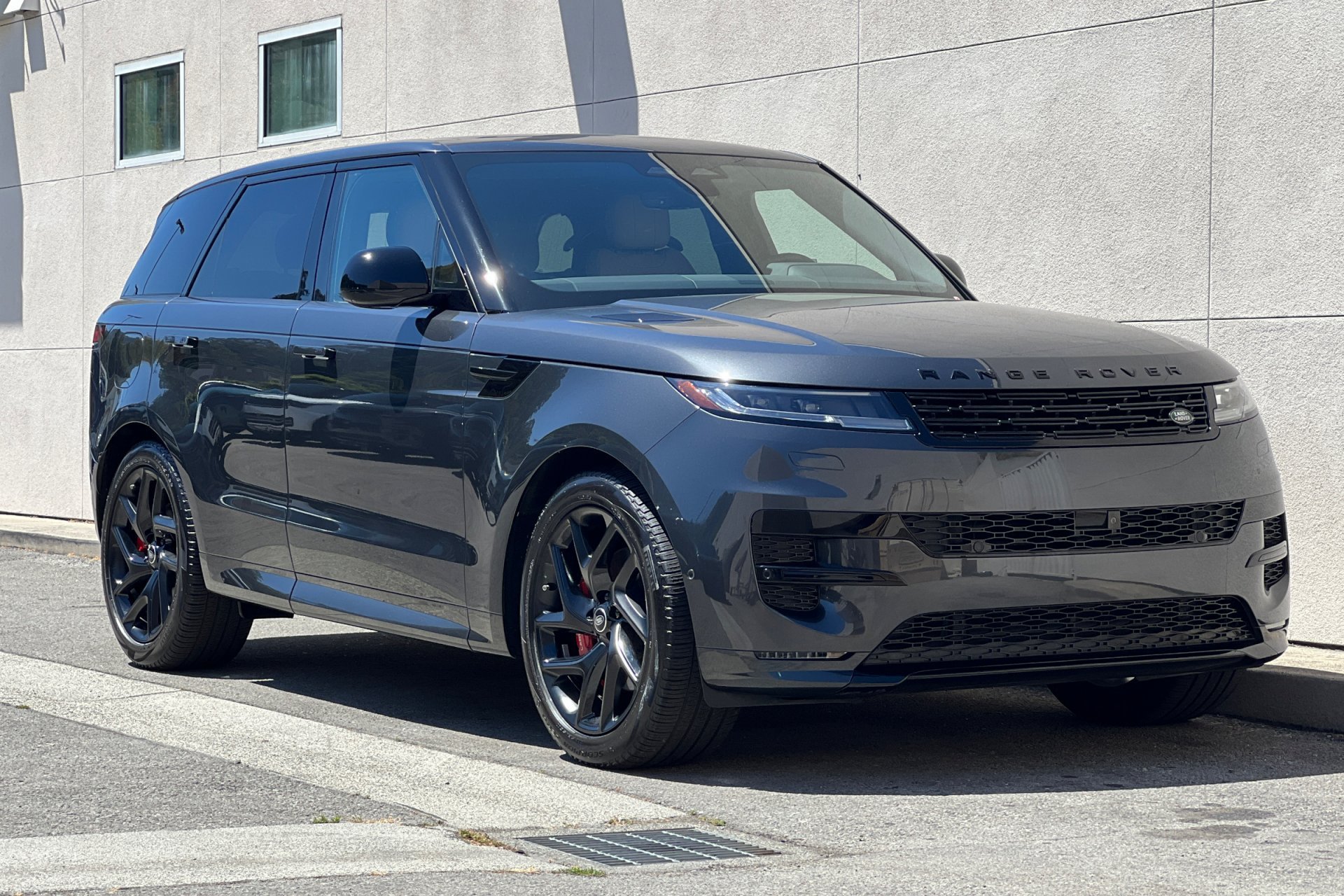Certified Used 2025 Carpathian Grey Premium Metallic Land Rover Dynamic SE image 9