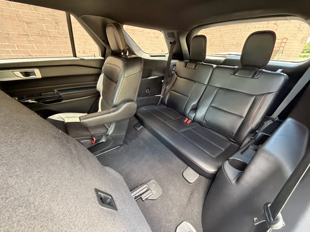 Used 2023 Star White Metallic Tri-Coat Ford ST-Line image 20