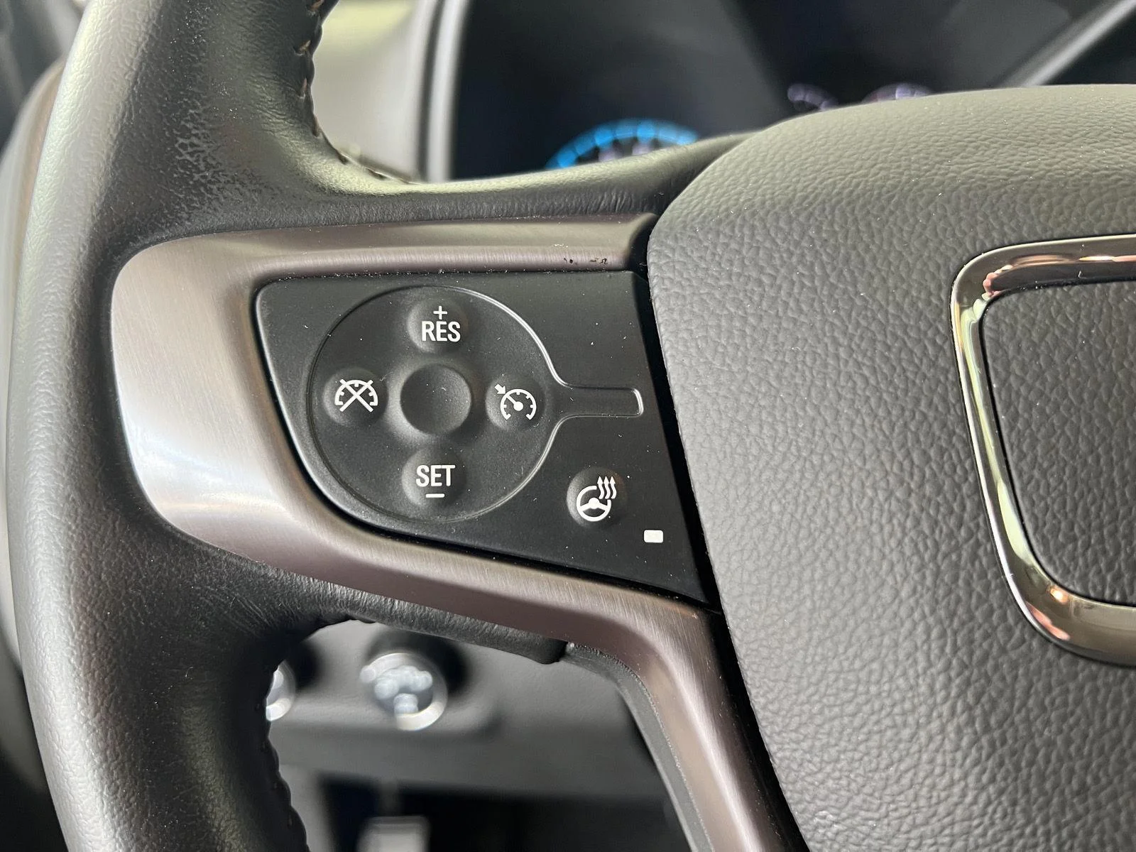 Used 2022 Onyx Black GMC AT4 - Leather image 9