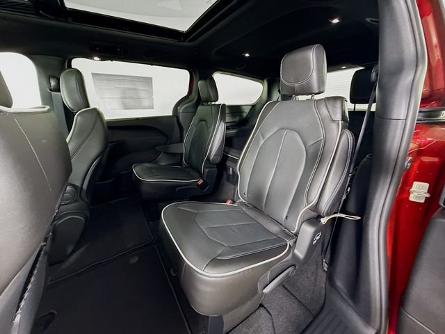 New 2027 Red Hot Pearl-Coat Exterior Paint Chrysler Limited image 25