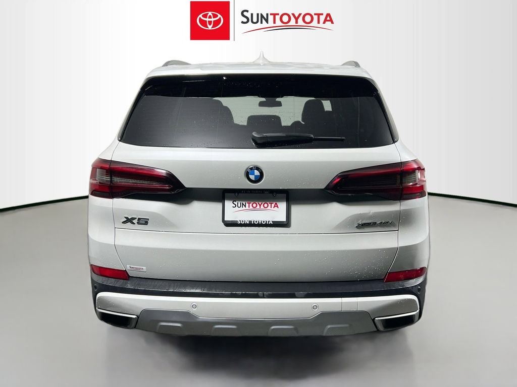 Used 2023 White BMW xDrive40i image 5
