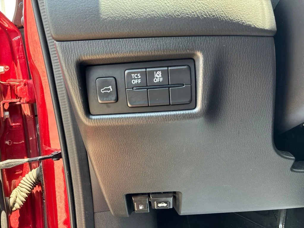 Used 2018 Red Mazda Grand Touring image 14