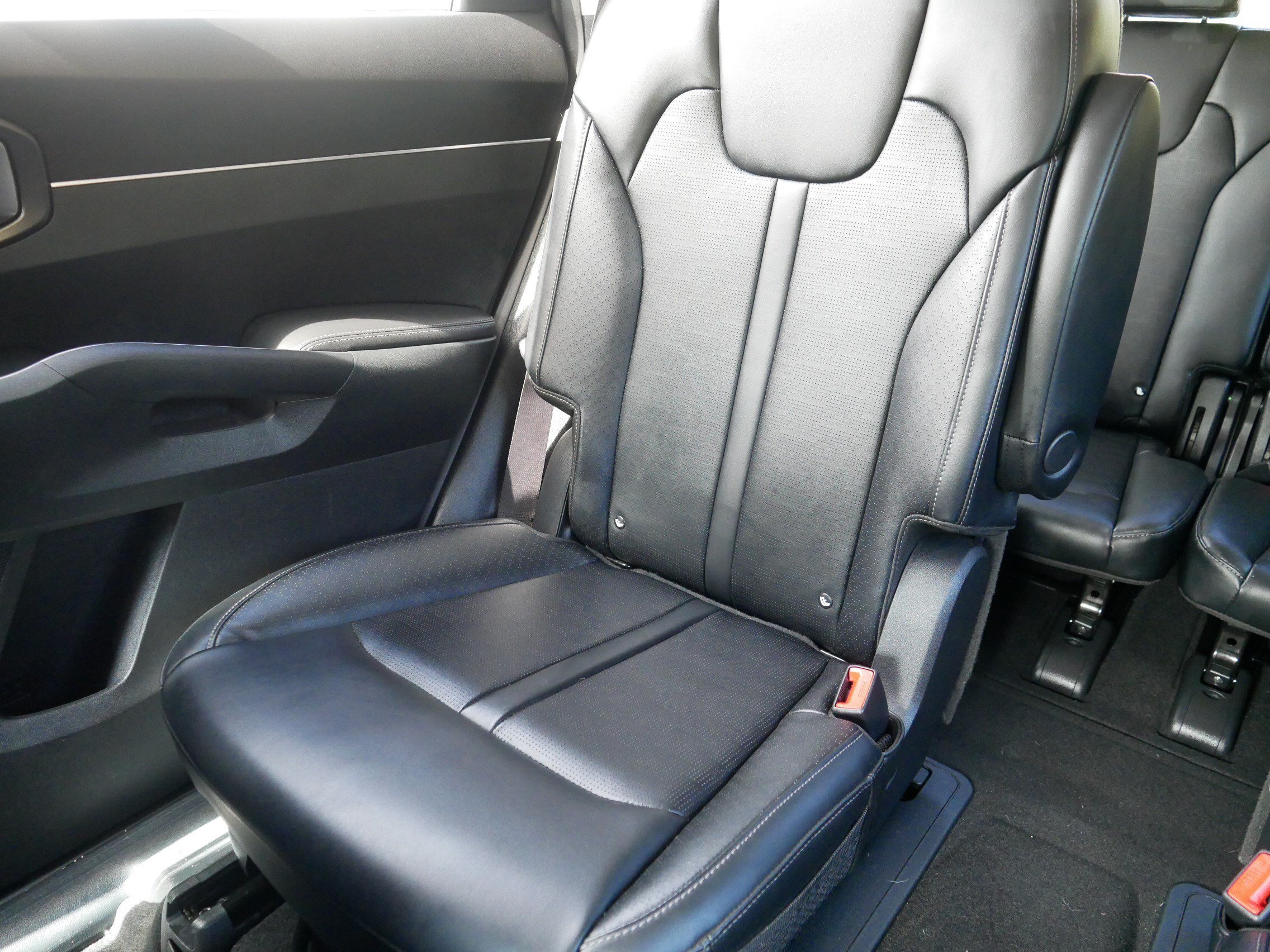 Certified Used 2025 Steel Gray Kia EX image 12