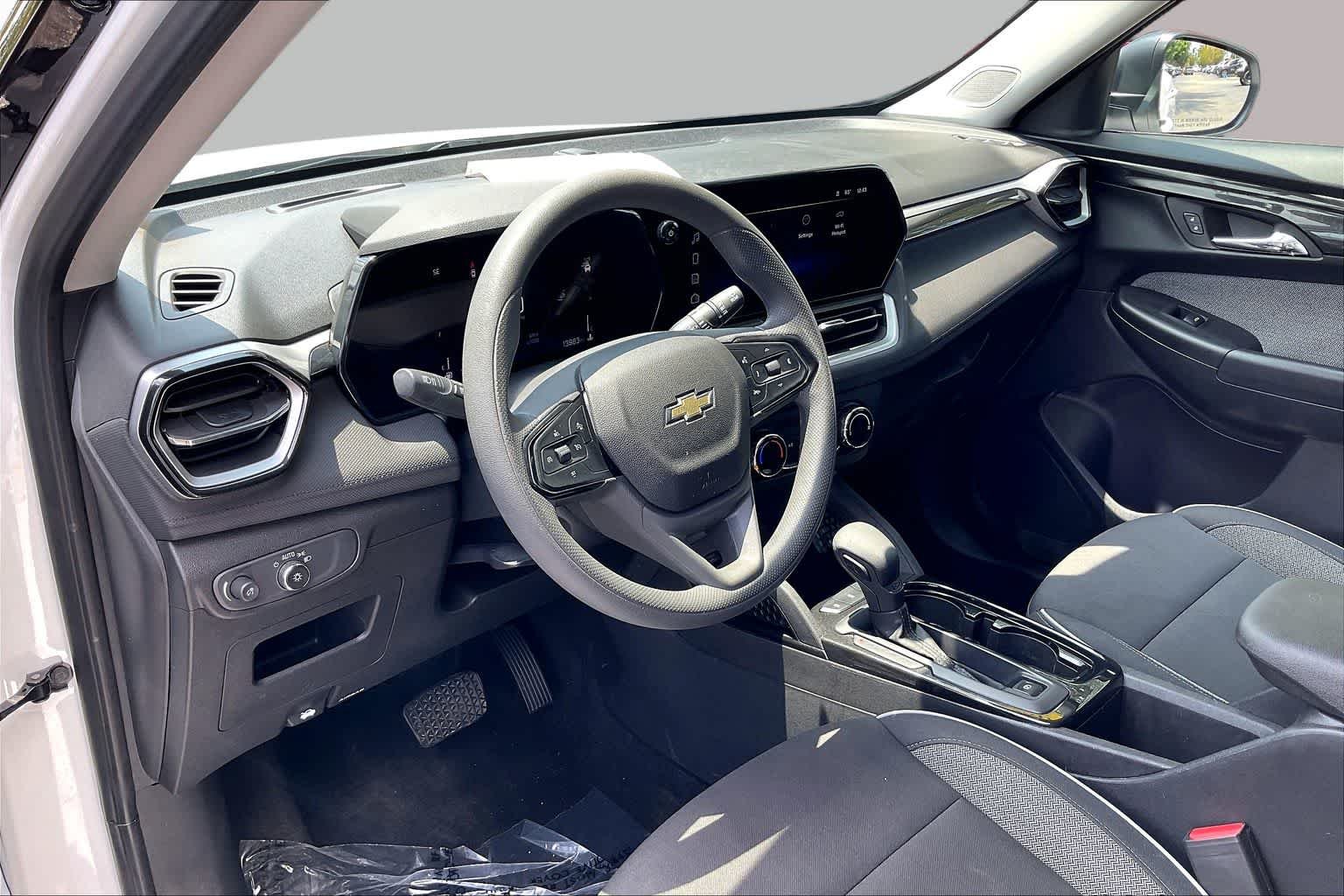 Used 2025 Summit White Chevrolet LS image 14