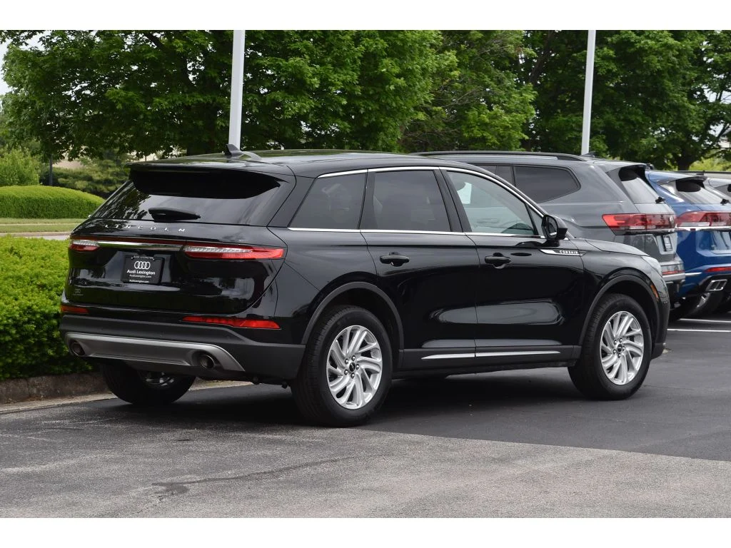 Used 2025 Infinite Black Metallic Clearcoat Lincoln Premiere image 4
