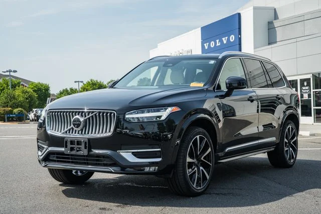Certified Used 2023 Onyx Black Volvo Plus image 3