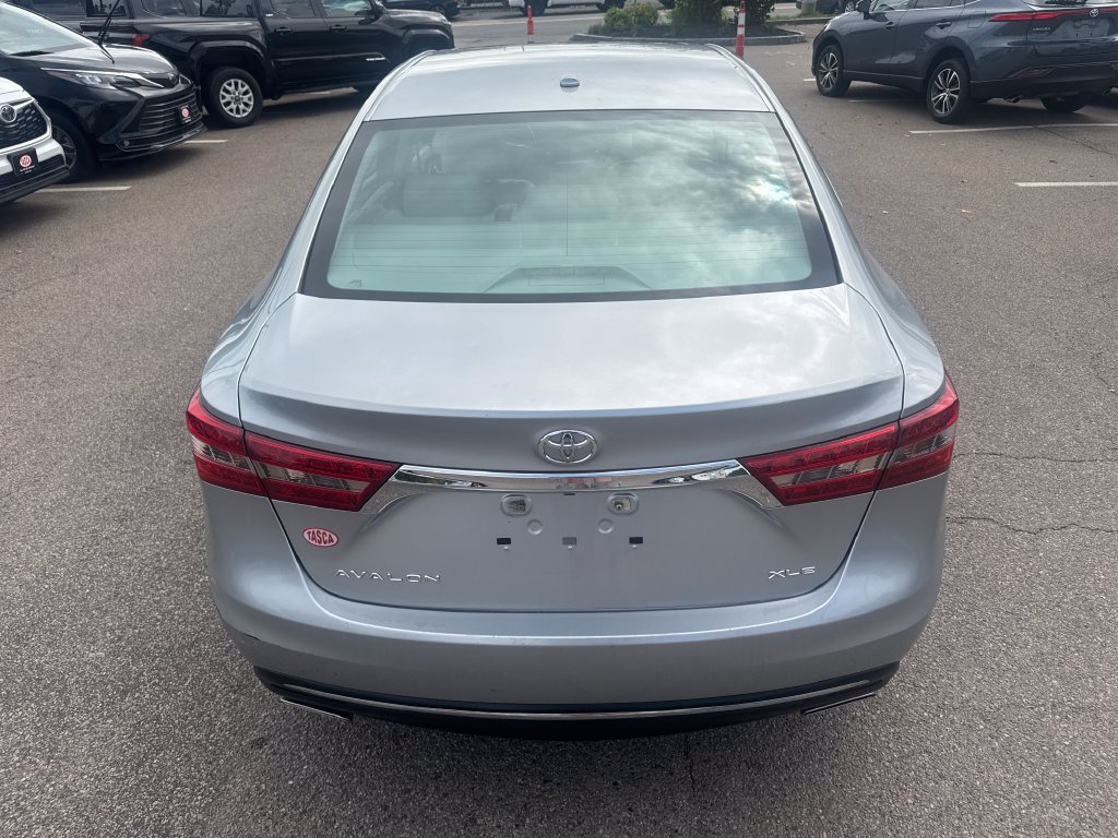 Used 2016 Silver Toyota XLE Premium image 6