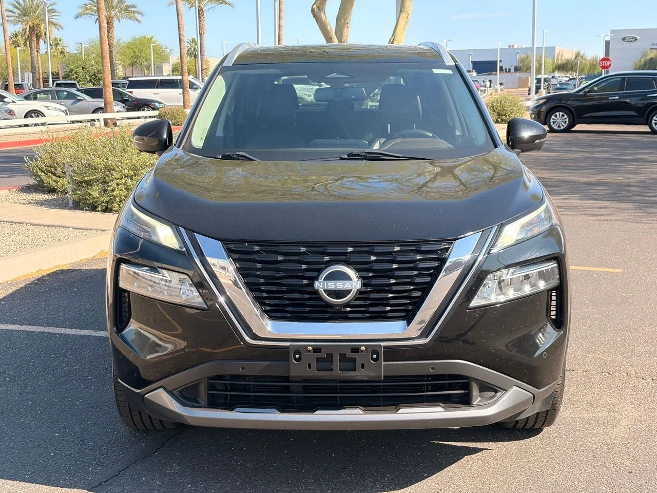 Used 2023 Super Black Nissan SL image 8