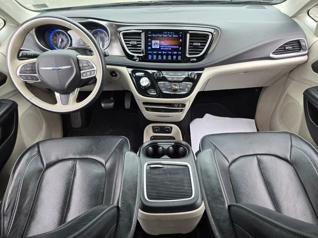 Used 2017 Gray Chrysler Limited image 15
