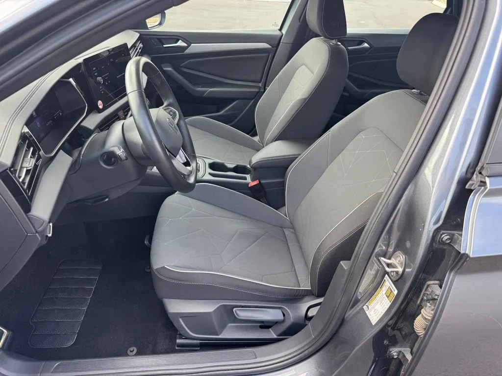 Used 2025  Volkswagen 1.5T Sport image 5