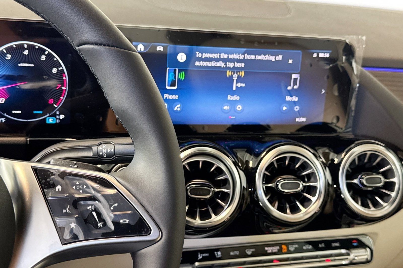 New 2026 Mountain Grey Metallic Mercedes-Benz GLA 250 image 15