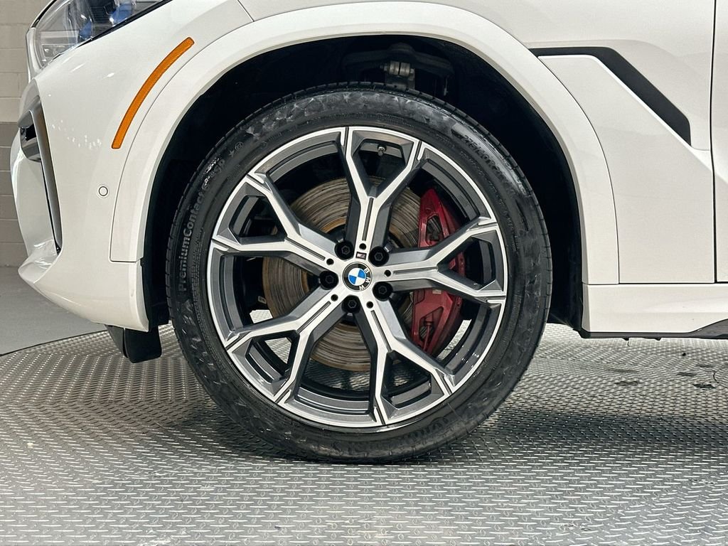 Used 2021 White Metallic BMW M50i image 17