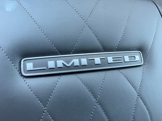 New 2027 Diamond Black Crystal Pearl-Coat Exterior Paint Ram Limited image 25