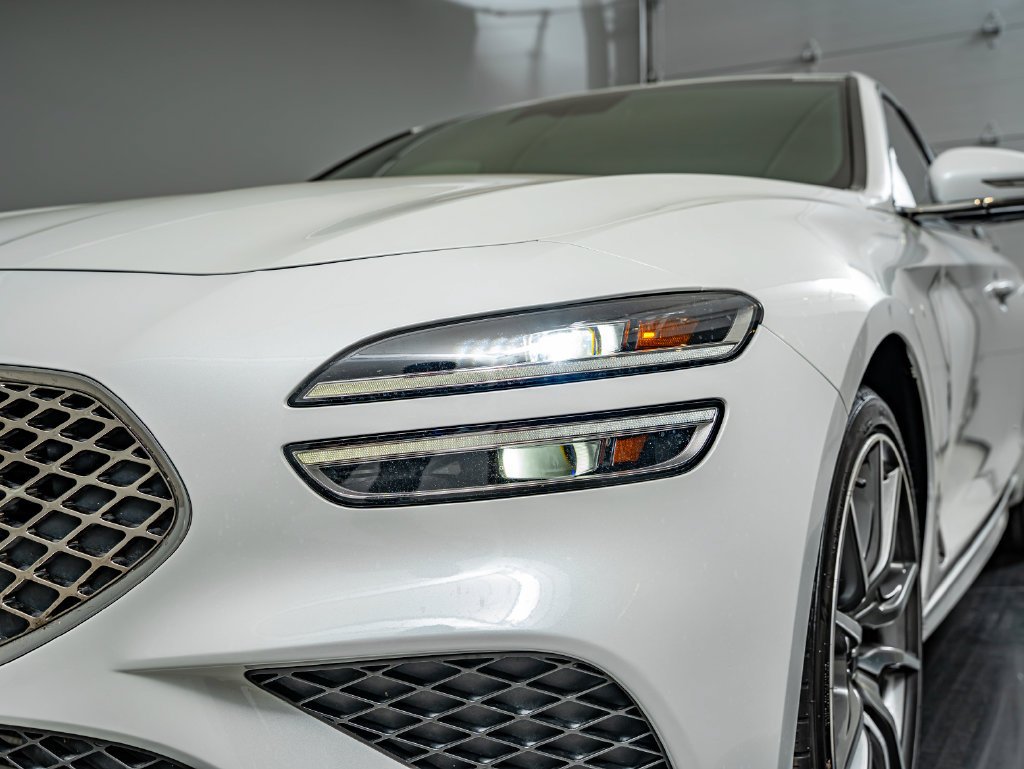 Used 2022 Uyuni White Genesis 3.3T image 13