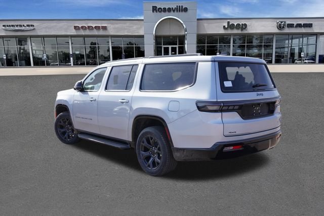 New 2026 Silver-Zynith Exterior Paint Jeep Limited Altitude image 5