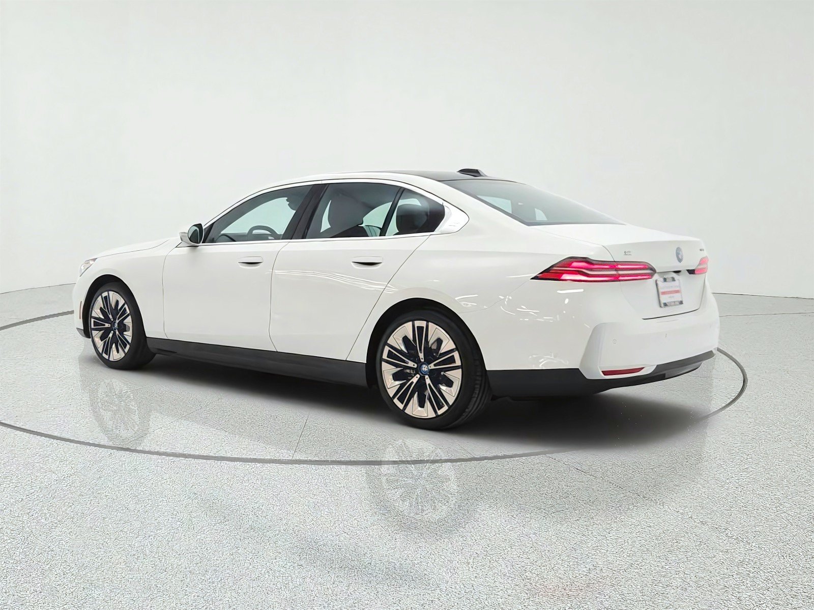 Used 2025 Alpine White BMW xDrive40 image 7