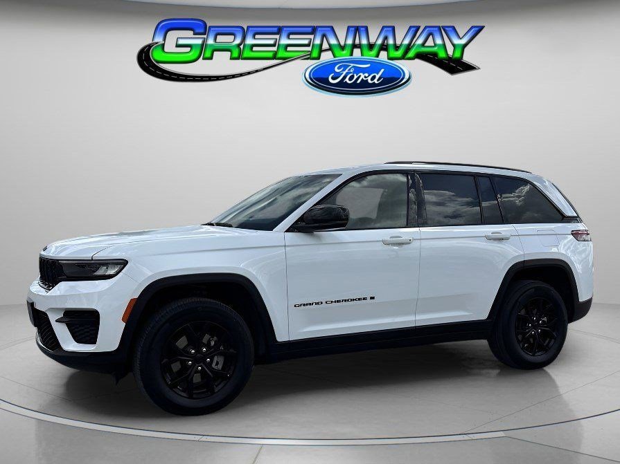 2025 Jeep Grand Cherokee Altitude 4x4's photo