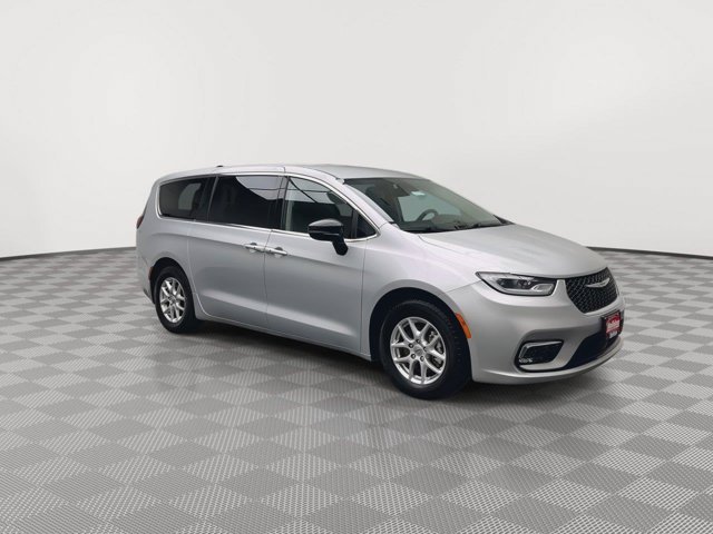 Used 2024 Silver Mist Clearcoat Chrysler Touring L image 33