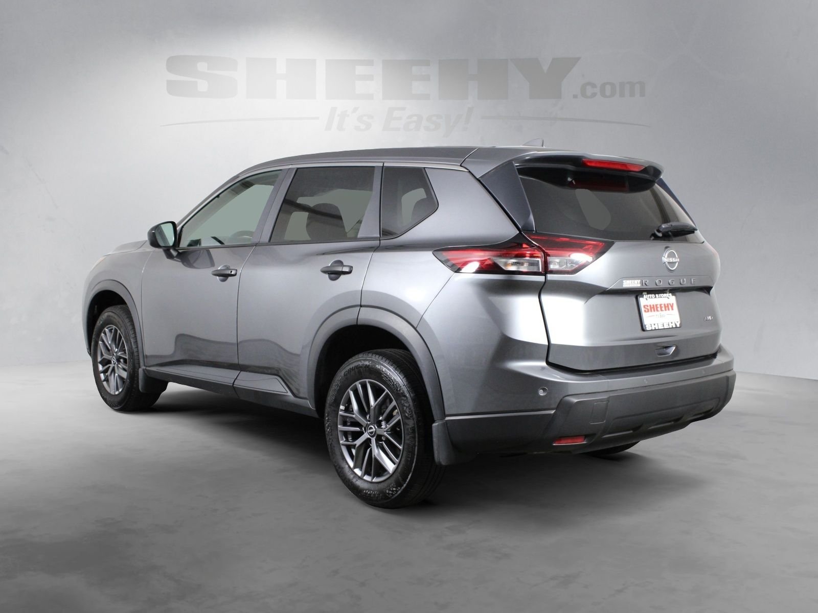 Used 2024 Gray Nissan S image 5