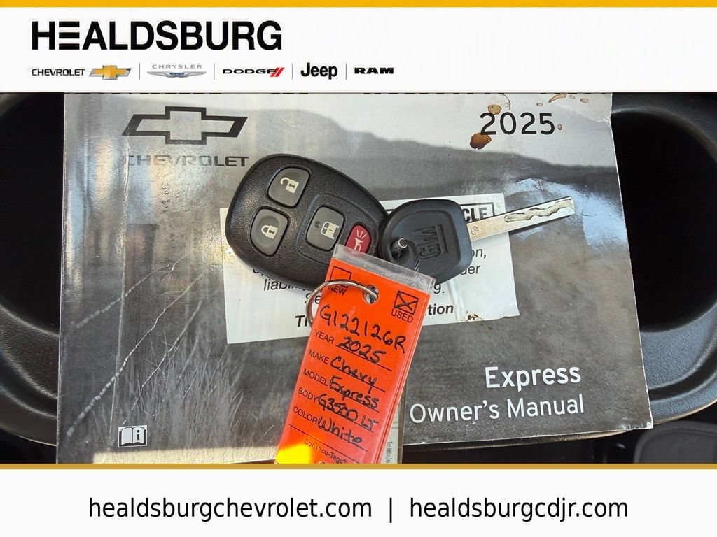 2025 Chevrolet Express Passenger LT - Photo 29