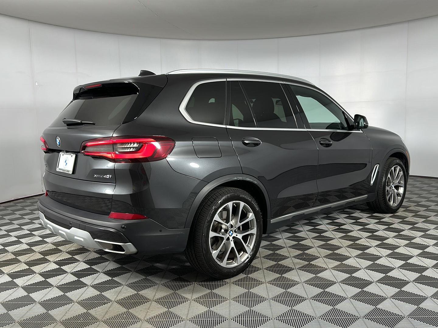 Used 2023 Dark Graphite Metallic BMW xDrive40i image 28