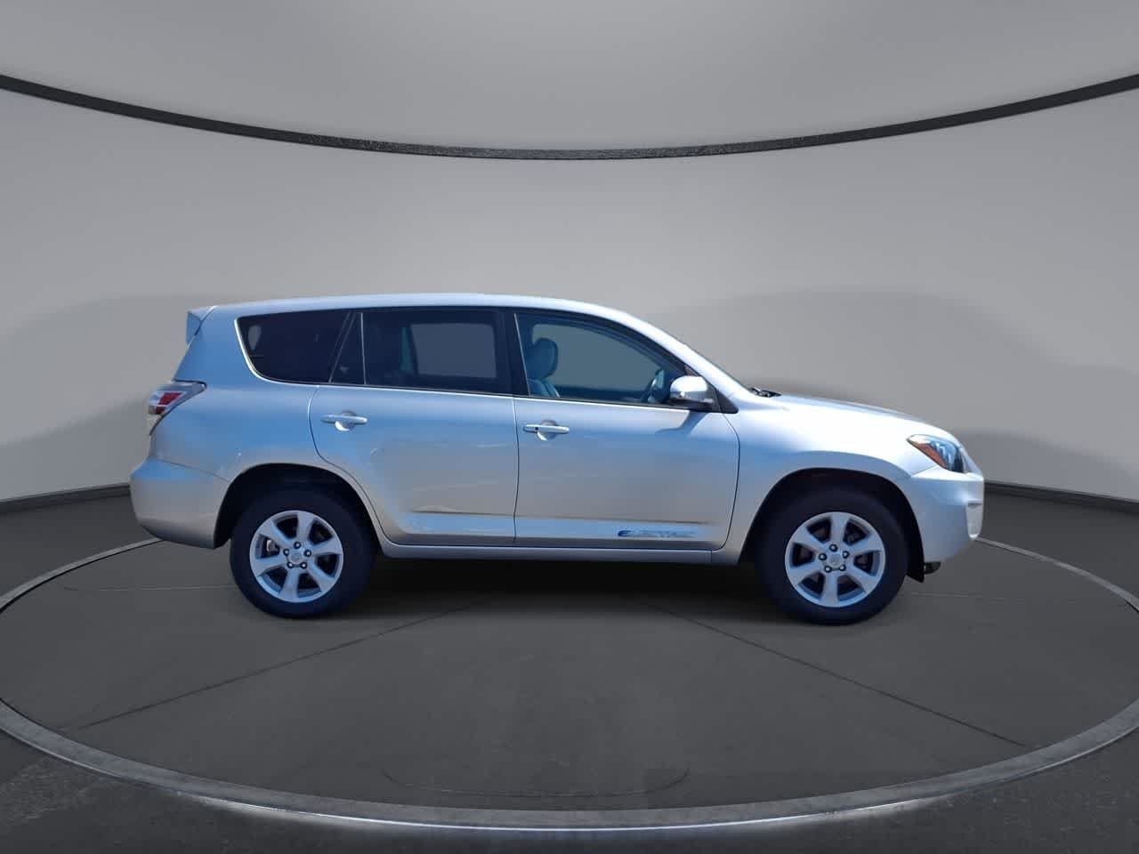 Used 2012 Classic Silver Metallic Toyota  image 9