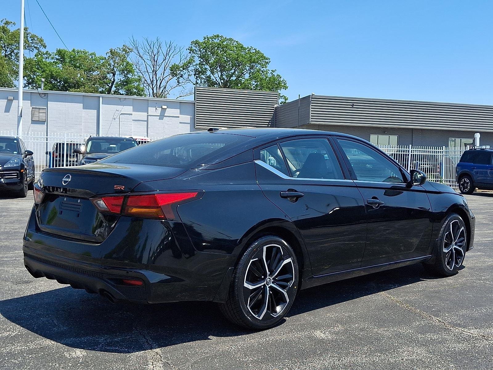 Used 2024 Black Nissan 2.5 SR image 6