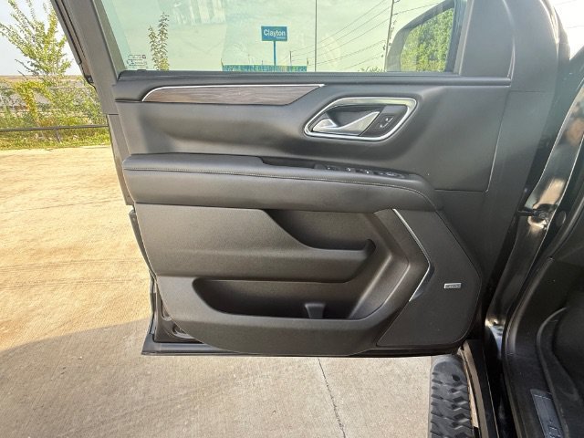 Used 2021 Black Chevrolet Z71 image 23