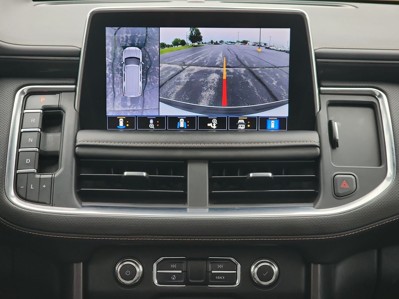 Used 2021 White GMC AT4 image 16