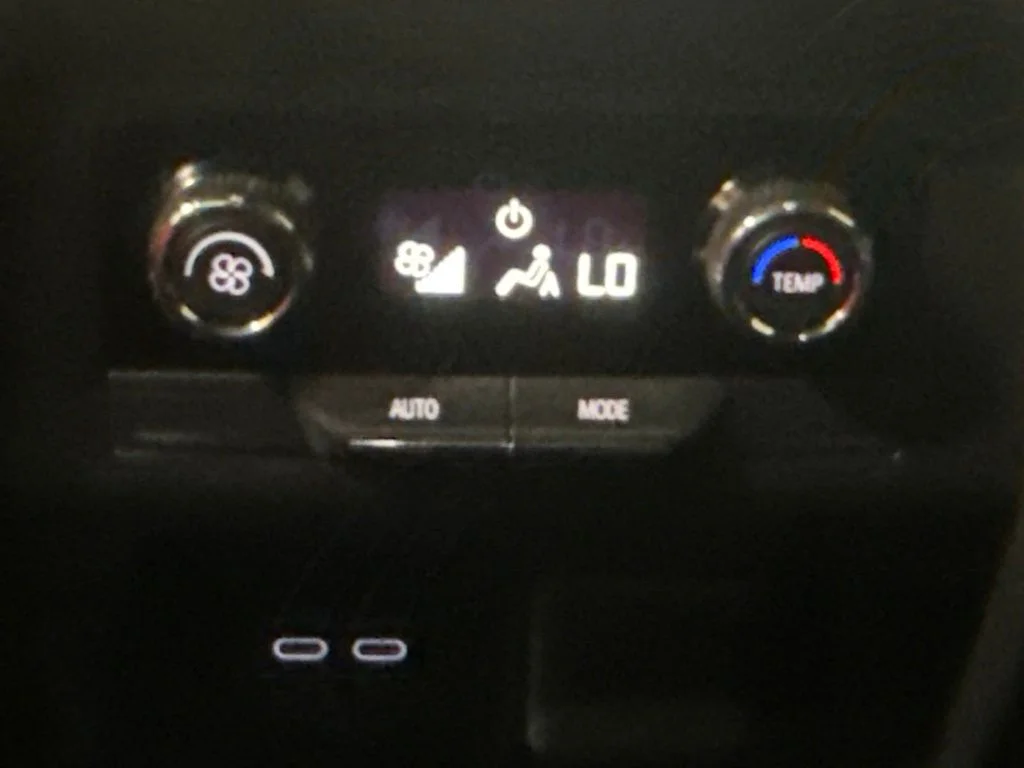 Used 2024 Summit White Chevrolet LT image 18