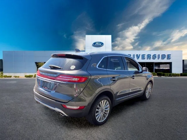 Used 2019 Magnetic Gray Metallic Lincoln Standard image 7