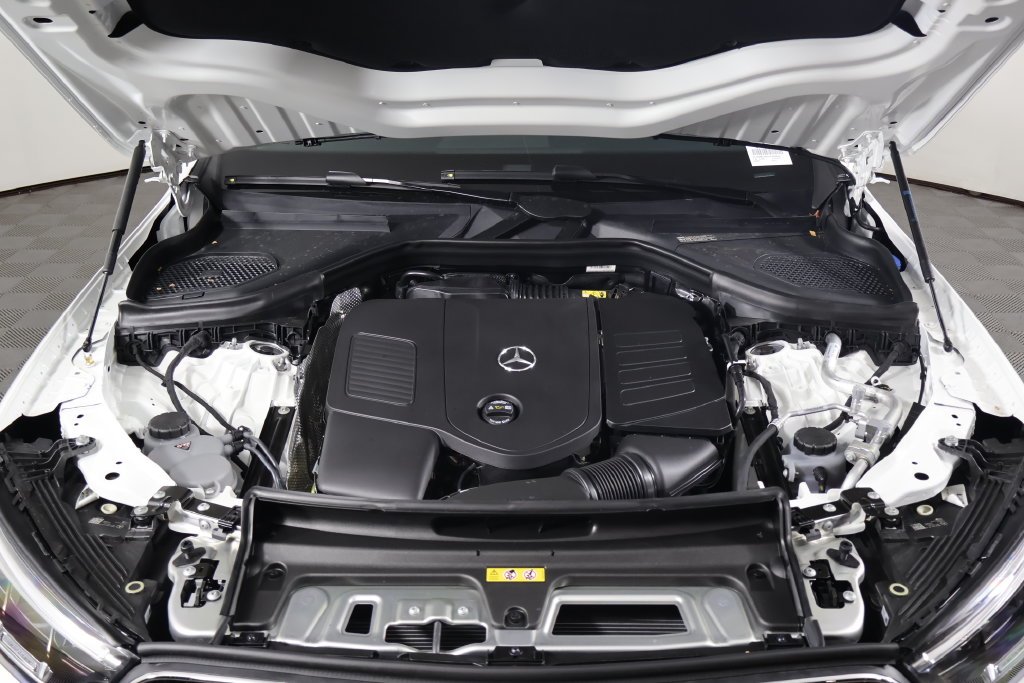 New 2027 Polar White Mercedes-Benz GLC 300 image 9