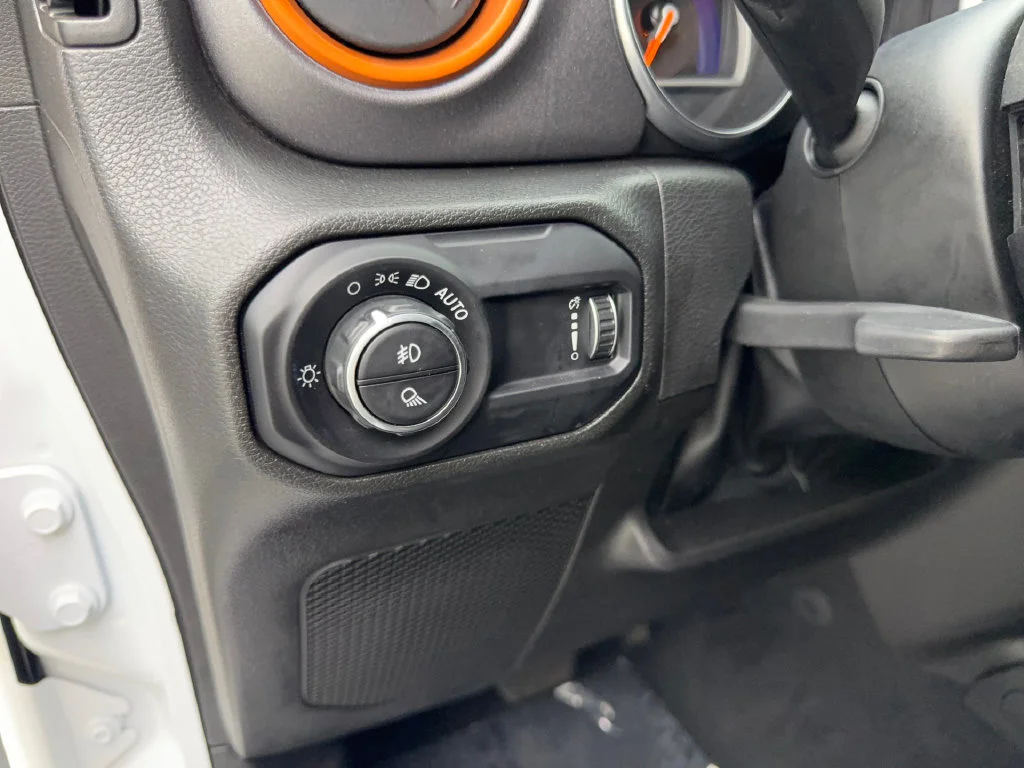 Used 2023 White Jeep Mojave image 57