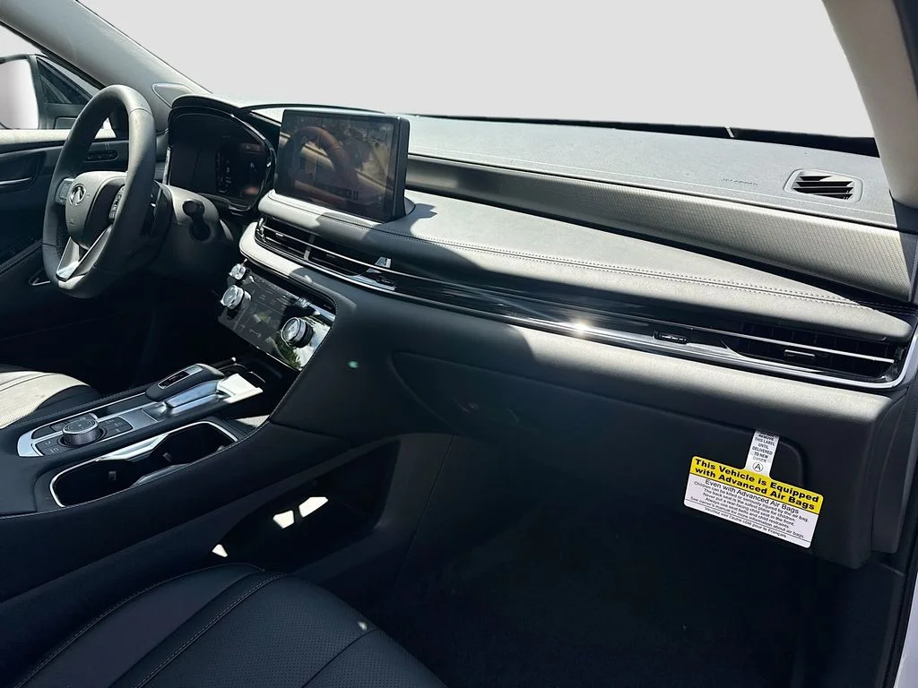 New 2027 RADIANT WHITE INFINITI Luxe FWD image 32