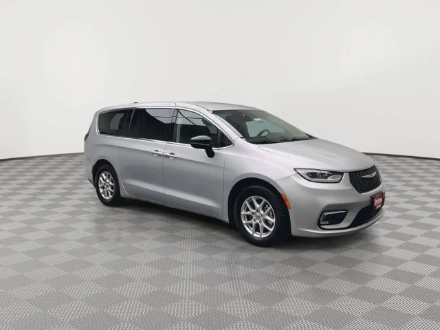 Used 2024 Silver Mist Clearcoat Chrysler Touring L image 33