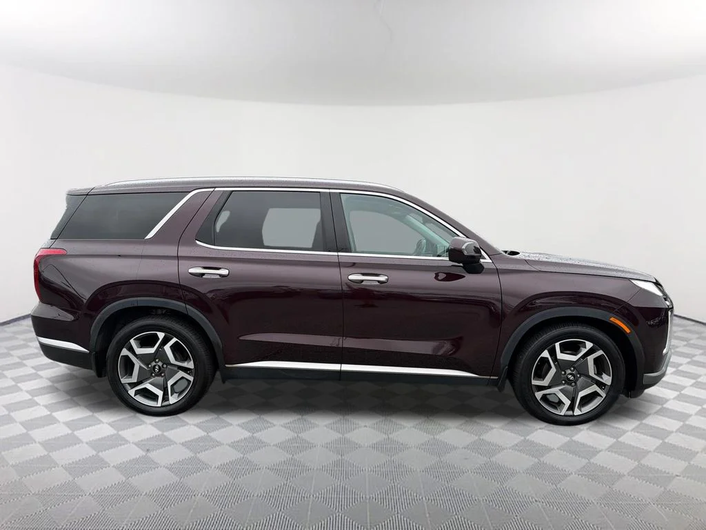Used 2023 Red Hyundai SEL image 4