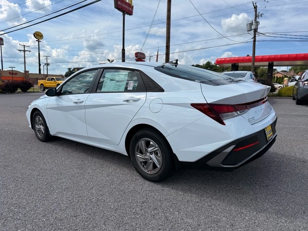 Used 2025 White Hyundai SE image 4