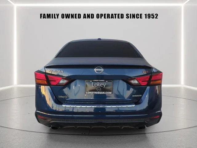 Used 2023 Blue Nissan 2.0 SR image 4