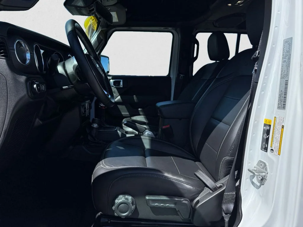 Used 2021 White Jeep Unlimited Sahara image 10