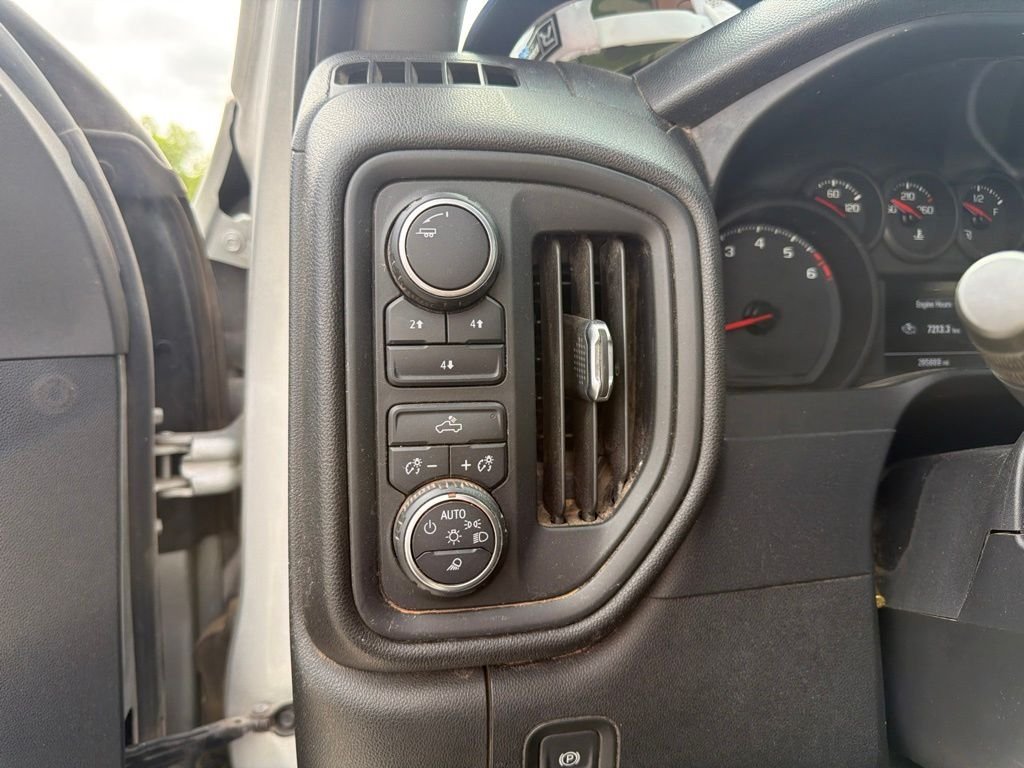 Used 2021 Silver Chevrolet Custom image 10