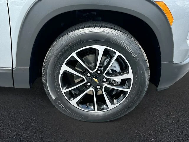 Used 2025 Gray Chevrolet LT image 28