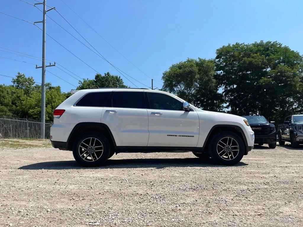 Used 2019 Bright White Clearcoat Jeep Limited image 8