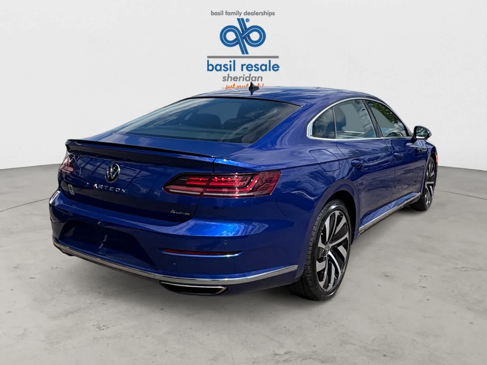 Used 2021 Lapiz Blue Metallic Volkswagen SEL R-Line image 6