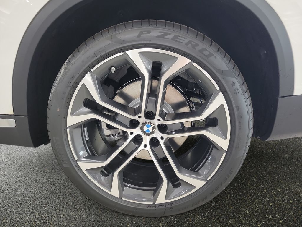 New 2026 Alpine White BMW sDrive40i image 17