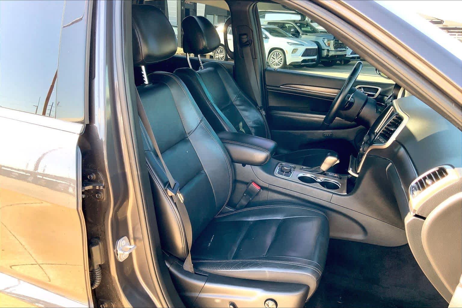 Used 2017 Granite Crystal Metallic Clearcoat Jeep Limited image 8