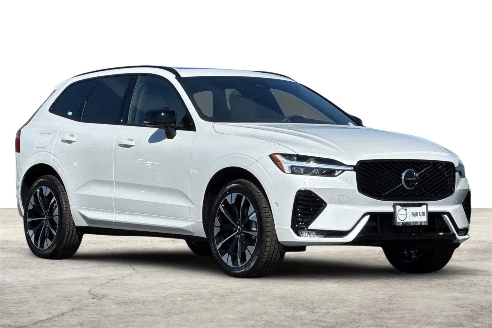 2026 Volvo XC60 Plus - Photo 11
